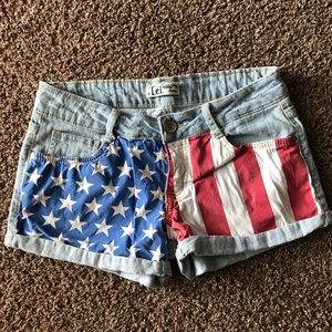 American flag 🇺🇸 Juniors shorts Size 7 L.E.I.